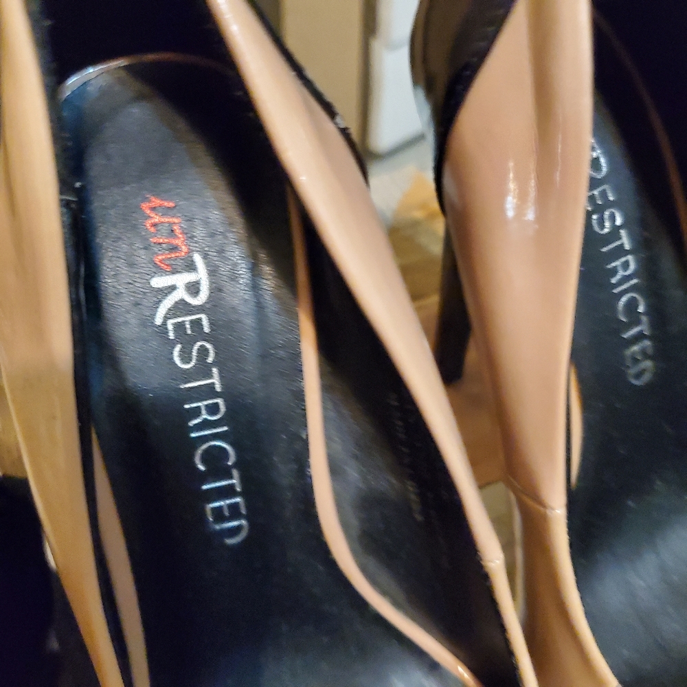 Heels - Picture 3 of 4